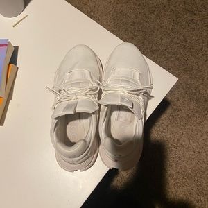 ON CLOUDNOVA SIZE 7 ALL WHITE